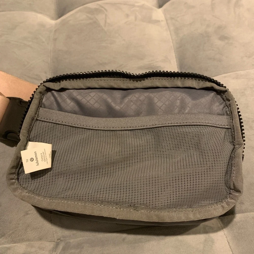 RARE 🦄 Original OG Lululemon Everywhere Belt Bag Peach Gold TB2 - Picture 5 of 13
